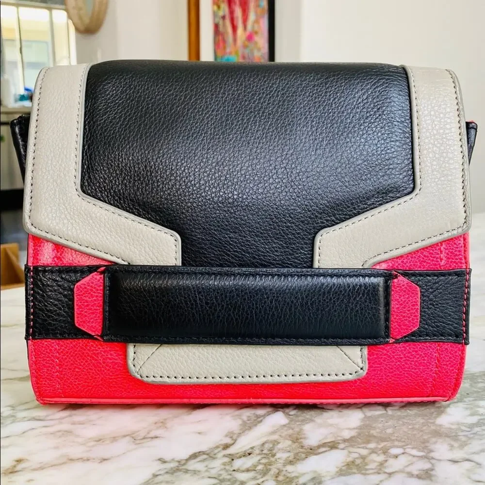 Vince Camuto 